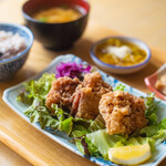 Nara Omotenashi Shokudou - ジューシーな鶏の竜田揚げ定食