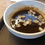 めん処 きよ洲 - 4種類の醤油とバルサミコ酢とネギのつけダレが深い旨み！