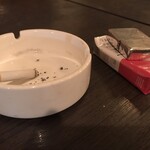 洋食酒場カンヌ - 席で紙巻き煙草が吸えます