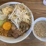 ラーメン ろたす - 2023/09/04
            まぜそば 850円
            ✳︎ニンニク 野菜 アブラ 増し増し