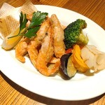 Sweet shrimp and seasonal vegetable frit