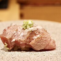 奥 - ボストン 生本マグロ 炙り 淡雪塩