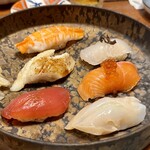 Sushi To Kushi To Watakushi - わたくしの握り寿司盛合わせ６種