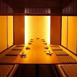 【★掘り炬燵】和モダンに仕上げられた空間でお寛ぎ下さい※喫煙席・禁煙席有