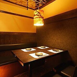 【★テーブル】和モダンに仕上げられた空間でお寛ぎ下さい※喫煙席・禁煙席有