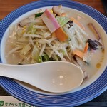 リンガーハット - 野菜たっぷりちゃんぽん麺少なめ