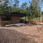 おおば製パン - 薪がたくさんありました。