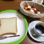 わしのとまり木 - 料理写真:朝は、パンとコーヒー。