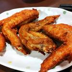 竹林 - 手羽揚げ￥550しっとり柔らかな手羽の身からジューシーな旨みが滲み出る