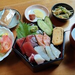 ダイニング 峰清 - 海鮮丼(990円)