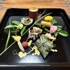 旅舎右馬允 - ①八寸(トウモロコシスープ、南瓜の胡桃和え、猪肉と葉ジャガイモの春巻き、スベリヒユの和え物、栗とつくばね、アカヤマドリ茸、千本しめじ、ほうき茸、イチヂクと熊のラード、イワナ朴葉寿司、ヤマボウシ)