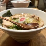 Yakitori Baru Joni To Ri - 鶏チャーシュー麺（塩）1180円