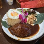 ボラ ボラ - ロコモコ、マカロニが付け合わせについてた。