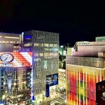 L’Atelier Et Brasserie Atom Milano - 店内から見える銀座の夜景。ラグジュアリーな雰囲気をカジュアルにお楽しみ頂けます。