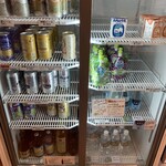 奥伊勢フォレストピア - 冷蔵ケースの中の飲物