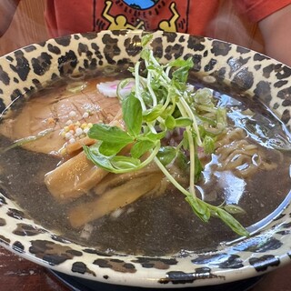 ひょう柄どんぶりの塩ラーメン屋さん一軒目_0