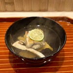 日本料理 かしづき - 一色産鰻の白焼き、湯葉入りの真薯、新物の松茸の椀物