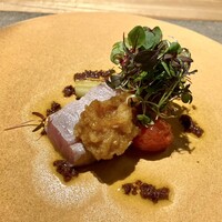 薫 HIROO - ぶりの焼き霜 蕪とハーブソース トマトとズッキーニのロースト