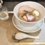 宍道湖しじみ中華蕎麦 琥珀 - 中華蕎麦、塩、上。