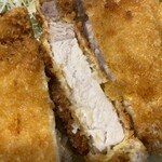 三福食堂 - まずまずの肉厚は1センチ強