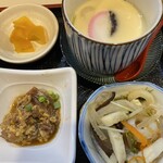 三福食堂 - 小鉢と茶碗蒸し