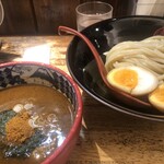 三田製麺所 - 灼熱カレーつけ麺、味玉