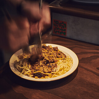 在眼前制作的肉酱番茄肉酱