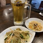 餃子酒場 豊葉 - ビール　お通し　ザーサイ