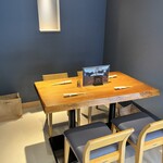 政龍庵 - テーブルはこの一セットだけです