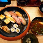 Kaitenzushi Ganko - 令和5年9月
                        寿司盛り合わせ(赤出汁付) 税込980円