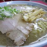 すゞや食堂 - 塩ラーメンのドアップ