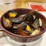 カジュアルフレンチBar 7FUKU - ムール貝の白ワイン蒸し