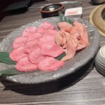 炭焼肉 石田屋。 - タンとミノ。