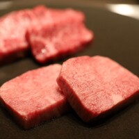 焼肉うしごろ 池袋店 - 究極の黒タン厚切り