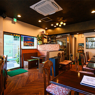 A special space where Thai music plays ◆ Great for a drink after work or with the family