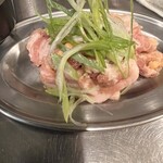 Teppan horumon shinbashi jiji - 肉厚なバラ肉