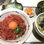 牛刺しと焼肉 仔虎 - 