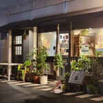 ギタンジャリ - 場所は西小倉駅のすぐ近くですが、知らない人だとあまり通るところではないかな？駐車場あり