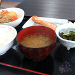 むにゅ - 肉じゃがと焼き鮭定食　８００円