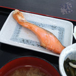 むにゅ - 肉じゃがと焼き鮭定食　８００円