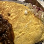 中津軒 - 玉子、黒い鉄製の昔からのフライパンで焼いてあると思います。プーんといい香り。