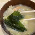 菊寿司 - 味噌汁のアップ