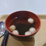 Shokudou Keyaki - 鞠麩が浮いたワカメスープ。