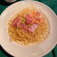 ニコラス 新橋店 - ベーコンと玉ねぎのシンプルパスタ
