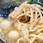 麺匠 本気家 - きざみニンニクと細切り生姜