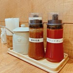 とんかつとカフェあら珠 - 卓上調味料