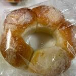 パン工場 - 料理写真:もっちりちぎりパン１９４円。
 
モチっとした食感のちぎりパン、家族で食べるのに最適ですよ。
 