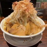 マシマシらーめん 物語はここから始まるのだ。 - ラーメン950円に野菜マシマシ