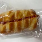 パン工場 - ソーセージロール２１６円。
             
            中にケチャップ味のソーセージが入ってます。