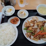 中華料理 雲海 - 料理写真:ホルモン炒め定食